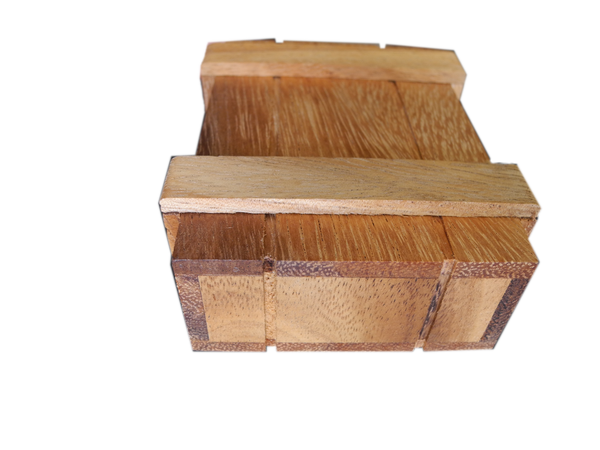 Verschlossene Holzkiste, Knobelspiel, Schatzkiste